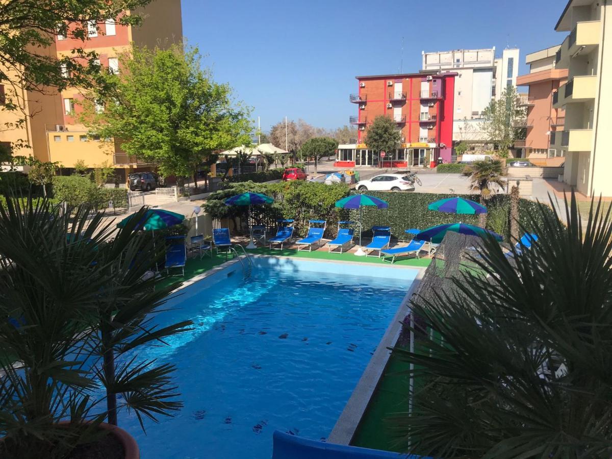 Club Hotel Residence チェゼナーティコ エクステリア 写真