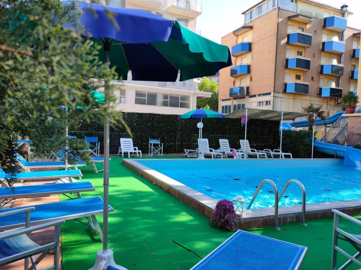 Club Hotel Residence チェゼナーティコ エクステリア 写真
