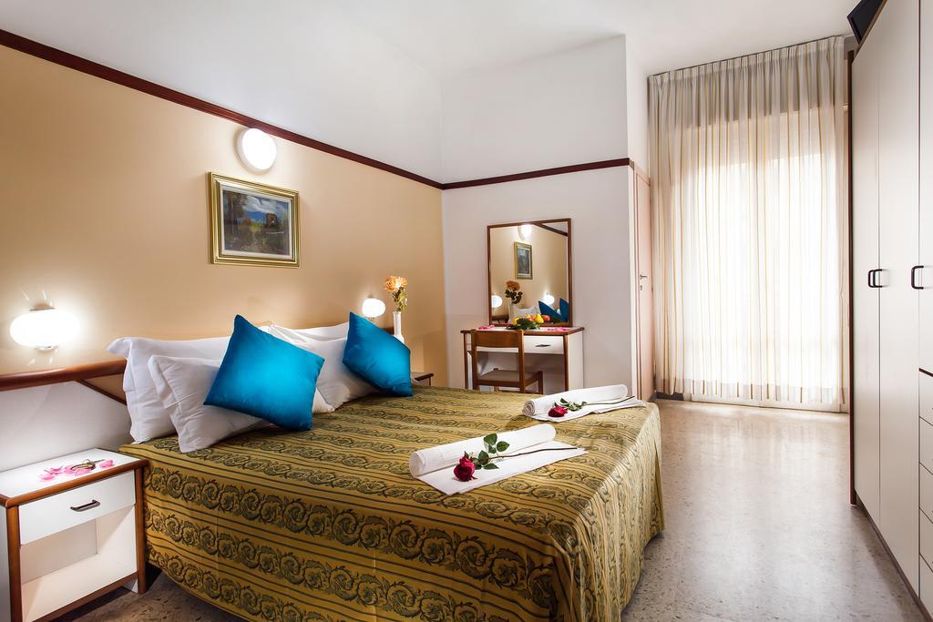 Club Hotel Residence チェゼナーティコ 部屋 写真